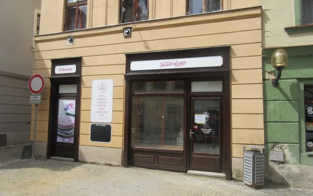 Milovníci sladkého, zbystřete! Dnes se v Jihlavě otevírá cukrárna se zdravým mlsáním
