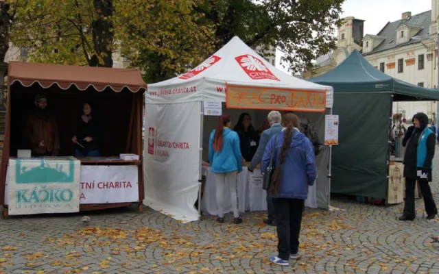 Osmý ročník akce Koláč pro hospic v Jihlavě byl i díky studentům úspěšný