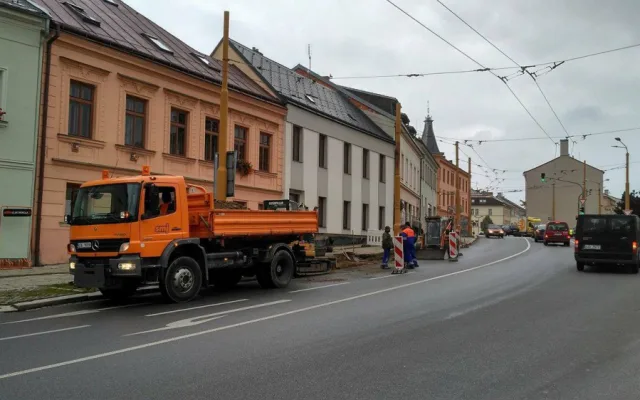 Jihlava se dočká nové zastávky MHD. Naproti Dělnickému domu přibude zastávka Fibichova