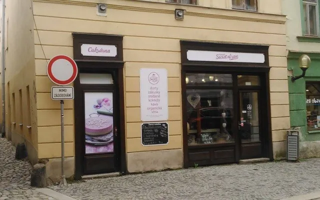 Všímám si, že se hodně zákazníků vrací, říká Lukáš Kalný, provozovatel cukrárny s raw zákusky
