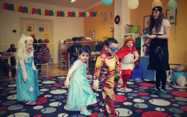 Jihlavský Klíček zažil svůj první karneval. Nechyběl fotokoutek, pohádky a soutěže