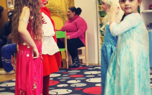 Jihlavský Klíček zažil svůj první karneval. Nechyběl fotokoutek, pohádky a soutěže