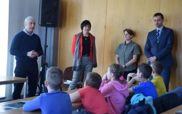 Lesní pedagogika v praxi. Žáci z jihlavské ZŠ Seifertova poznávali, jak to chodí v lese