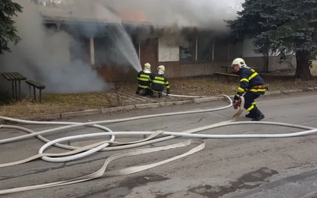 V Dobroníně na Jihlavsku shořel bývalý hostinec. Škoda se vyšplhala na 700 tisíc korun