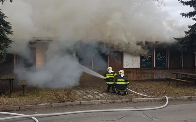 V Dobroníně na Jihlavsku shořel bývalý hostinec. Škoda se vyšplhala na 700 tisíc korun