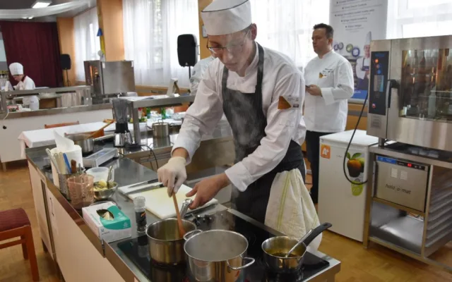 Petr Špaček připravuje kachní prso