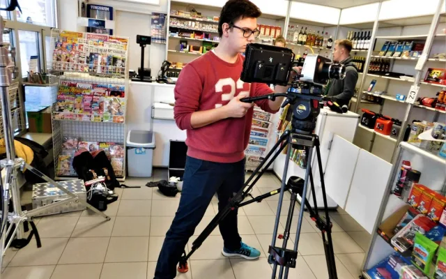 Nejmladší český scenárista pochází z Jihlavy. V červenci mu v televizi poběží seriál
