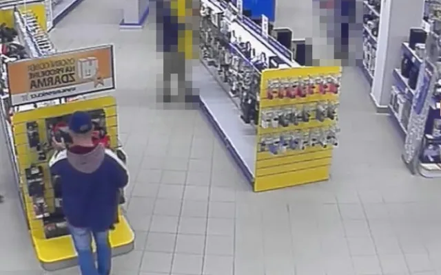 V City Parku byl ukraden notebook Lenovo. Policie pátrá po muži na fotografiích