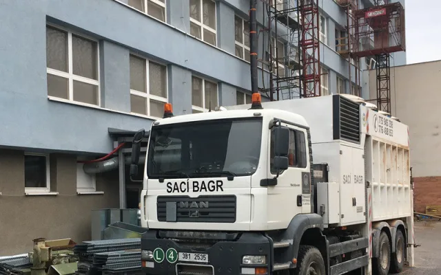 Sací bagr