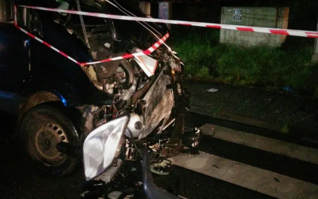 Dodávka kapely Wohnout se při cestě z Benátské! střetla s autobusem