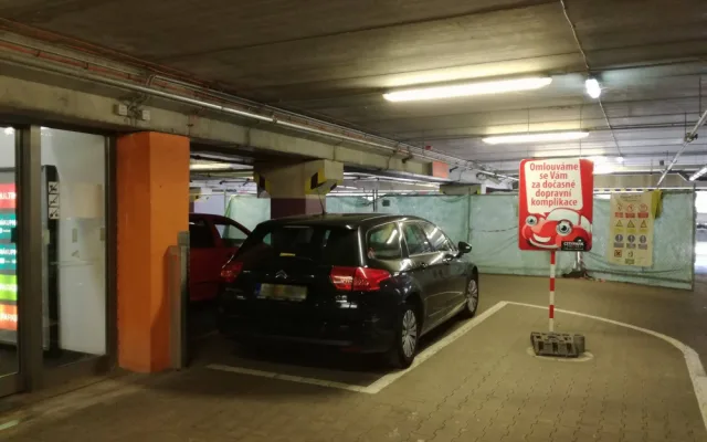 Parkování v City Parku bude komfortnější. Řidiče čeká LED osvětlení nebo navigační diody
