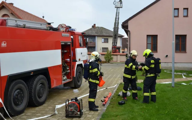 V domově důchodců proběhl nácvik likvidace požáru. Záchranáři testovali připravenost
