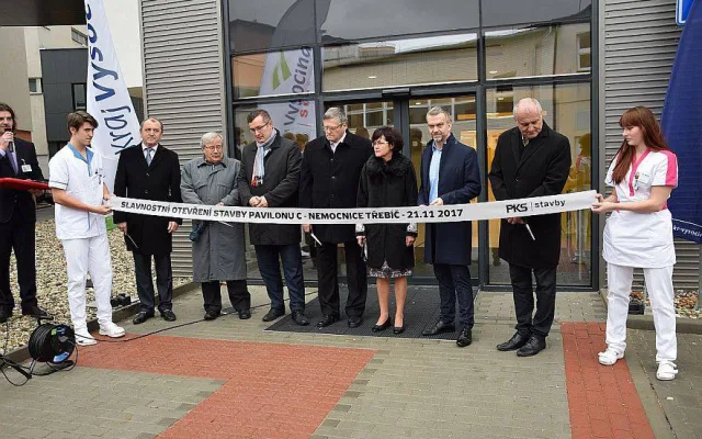Třebíčská nemocnice otevřela nový chirurgický pavilon. První pacienty přijme v lednu