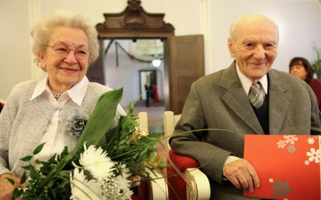 Sedmdesát let spolu. Jihlava dnes zažila vůbec první platinovou svatbu