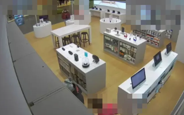 VIDEO: Muž odcizil v City Parku čtyři tisíce v hotovosti. Poznáte ho na videozáznamu?
