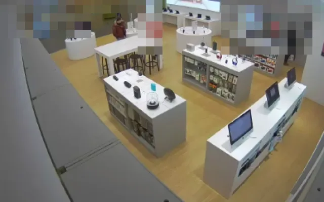 VIDEO: Muž odcizil v City Parku čtyři tisíce v hotovosti. Poznáte ho na videozáznamu?