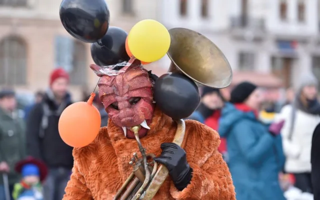 Klíče od města na odpoledne převzaly masky, Jihlavou prošel masopustní průvod