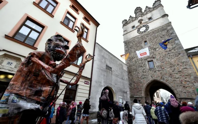 Klíče od města na odpoledne převzaly masky, Jihlavou prošel masopustní průvod