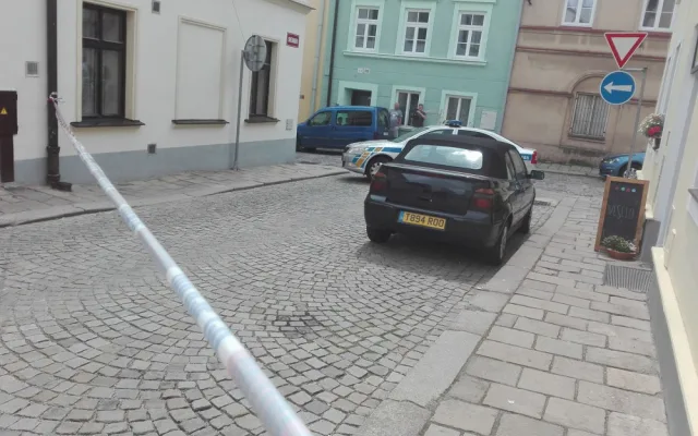 Jihlavskou Smetanovu ulici od dnešního dopoledne hlídají těžkooděnci