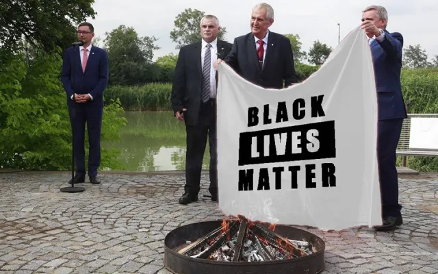 Zeman toreador nebo Zeman aktivista. Internet se baví vtipy o prezidentově pálení trenýrek