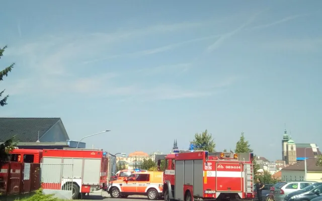 Hoří druhé patro ve firmě Jihlavan, na místě zasahuje více než dvacet jednotek