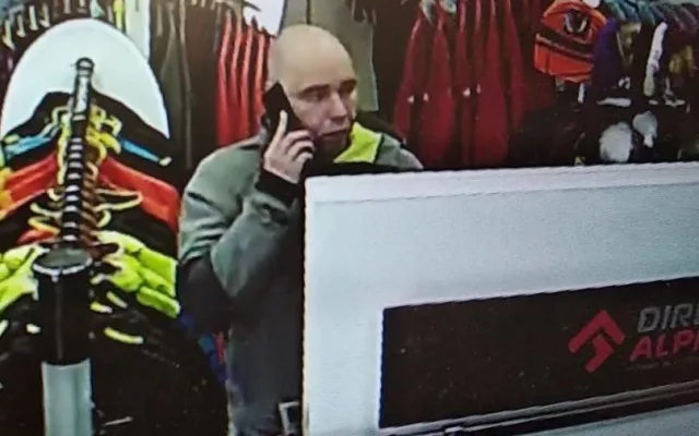 Zloděj ukradl bundy za sedmatřicet tisíc korun. Policie hledá svědky