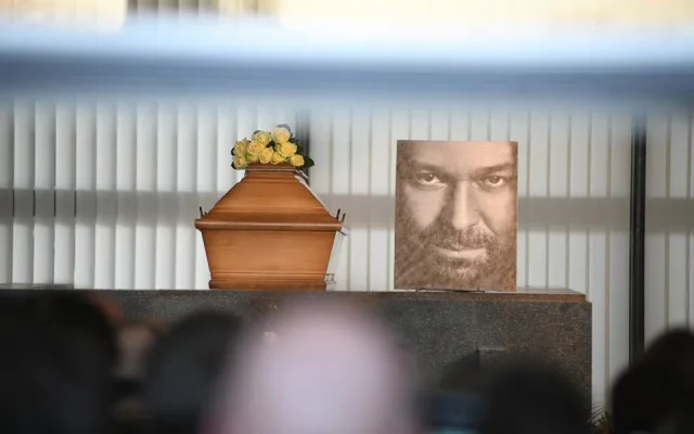 S Jiřím Pomeje se přišly rozloučit stovky lidí. Nechyběli ani kolegové z herecké branže