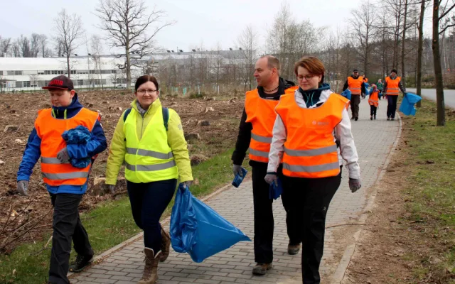 Do akce "Čistá Vysočina" se zapojili i zaměstnanci jihlavského Bosche, z přírody vynesli přes půl tuny odpadků