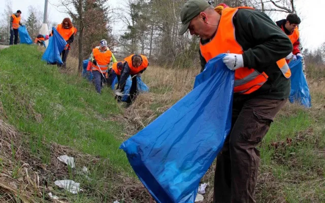 Do akce "Čistá Vysočina" se zapojili i zaměstnanci jihlavského Bosche, z přírody vynesli přes půl tuny odpadků