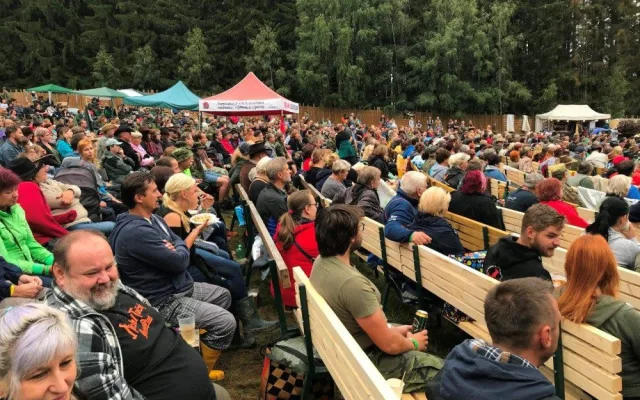 Šestnáctý ročník festivalu Trampský širák proběhne na Hanesově Mlýně již příští víkend