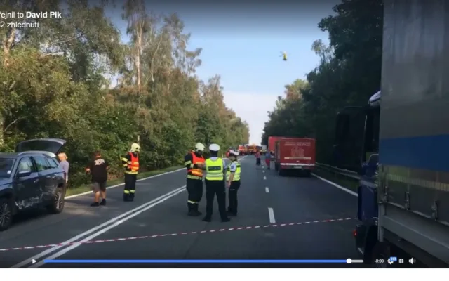 Hromadní tragická nehoda u Radostína: Dva mrtví, nejméně tři těžce zranění