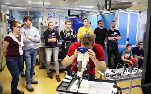 V jihlavském Boschi proběhl High-Tech Day. Studenti poznali firmu, výrobu a moderní technologie