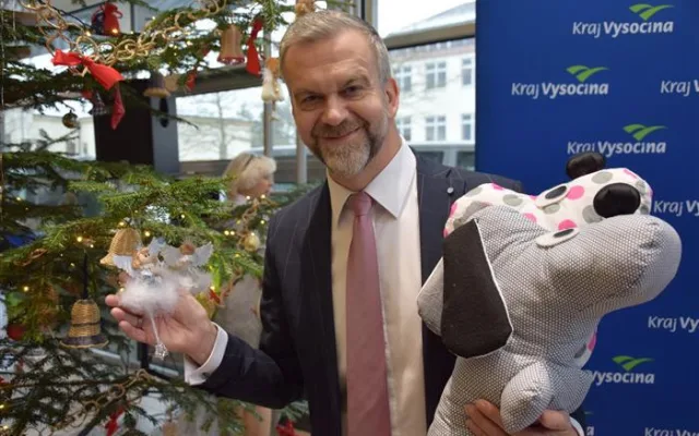 Krajský úřad po roce oživily Barevné Vánoce. Nejrychleji zmizelo cukroví a teplý punč