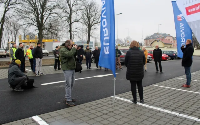 P+R parkoviště v Jihlavě bylo slavnostně otevřeno. Nabízí místo pro 110 řidičů