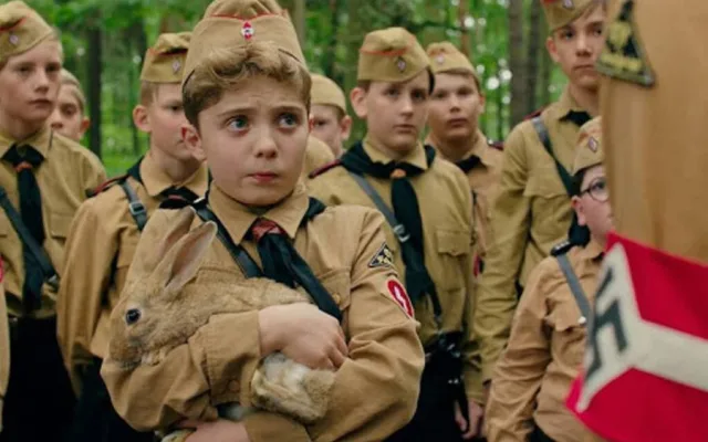 Koprodukce Králíček Jojo nominovaná na 6 Oscarů je ode dneška v kinech