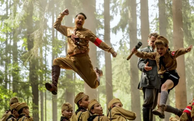 Koprodukce Králíček Jojo nominovaná na 6 Oscarů je ode dneška v kinech