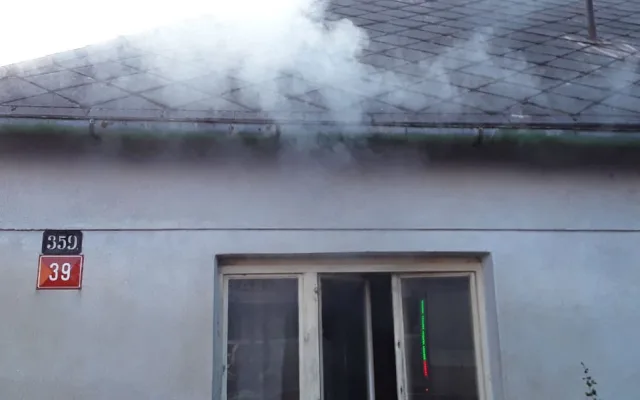 Další požár domu v Batelově. Na místo vyjely tři jednotky hasičů