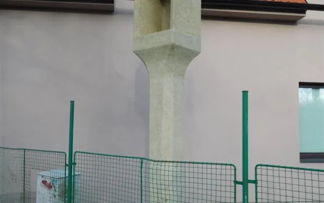 V ulici Pod Jánským kopečkem jsou zrekonstruovaná boží muka. Čeká je i akt žehnání