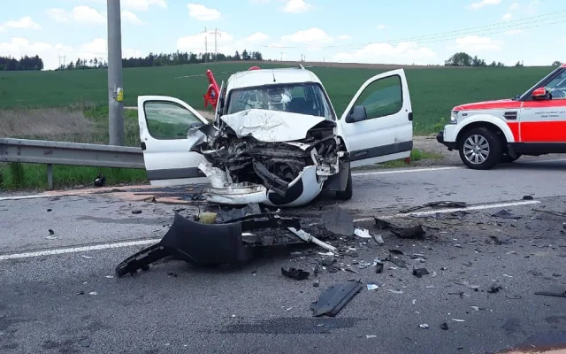 AKTUÁLNĚ: Čelní střet u Vílance. Na místo byl povolán také záchranářský vrtulník
