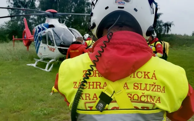 FOTO: Naštěstí jen nanečisto. Jihlavská letecká záchranka trénovala podvěsy