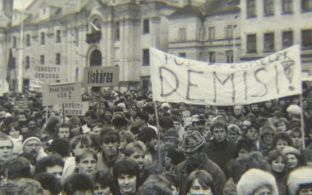 FOTO: Revoluční plamen se v roce 1989 rozhořel o týden později než v Praze