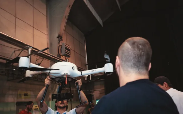 Létáte s dronem? Začnou platit nová přísnější pravidla pro jejich provozování