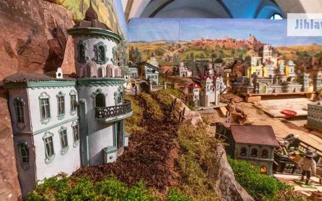 Vánoce v jihlavském kostele. Na Štědrý den se lidem ukáže ručně vyřezávaný betlém