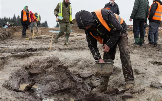 Stavba obchvatu Lukavce přinesla tajemství. Archeologové našli dosud neznámé nálezy ze středověku