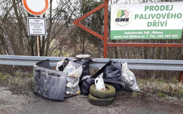 Jihlavu dobrovolně uklízelo skoro 600 lidí. Třeba i HC Dukla, knihovna nebo bedřichovští hasiči