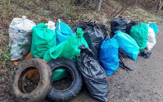 Jihlavu dobrovolně uklízelo skoro 600 lidí. Třeba i HC Dukla, knihovna nebo bedřichovští hasiči