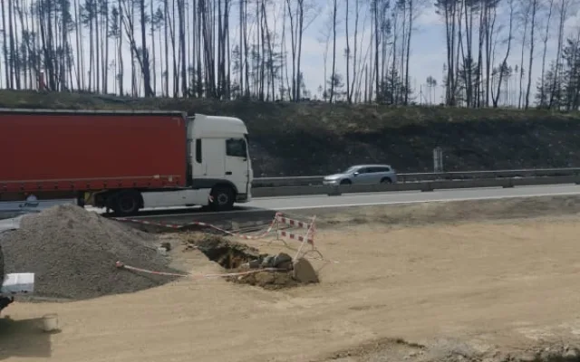 Během prací na D1 dělníci našli nevybuchlou trhavinu. Dálnice se zřejmě uzavře