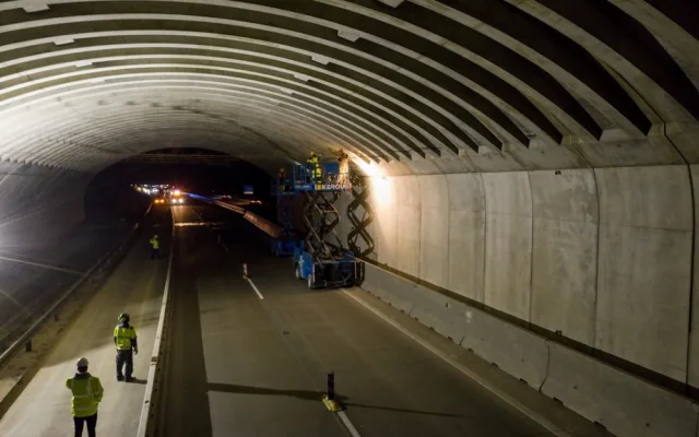 Noční práce na D1 jsou hotové. Podívejte se, jak se pracovalo na nadchodu pro zvěř