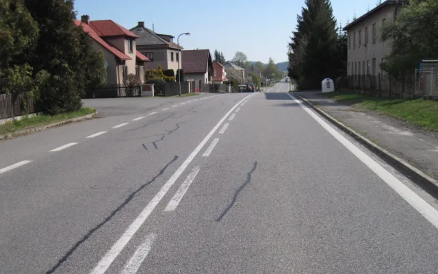 Úsek silnice I/34 je na konci životnosti. Kvůli opravě řidiče čeká uzavírka a objížďka
