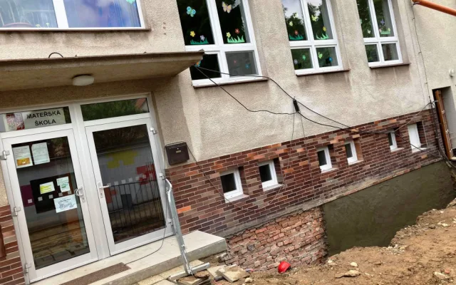 V Dolní Cerekvi budou mít delší prázdniny. Školní rok zkrátí rekonstrukce budovy ZŠ a MŠ